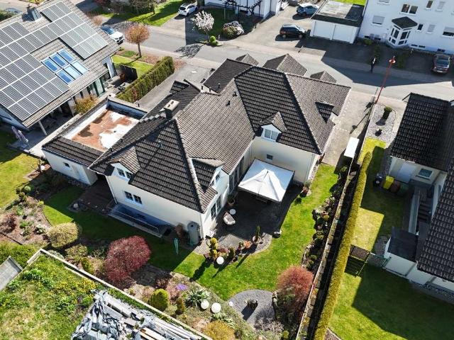 Haus zum Kaufen in Helferskirchen 599.000,00 EUR 284 m²