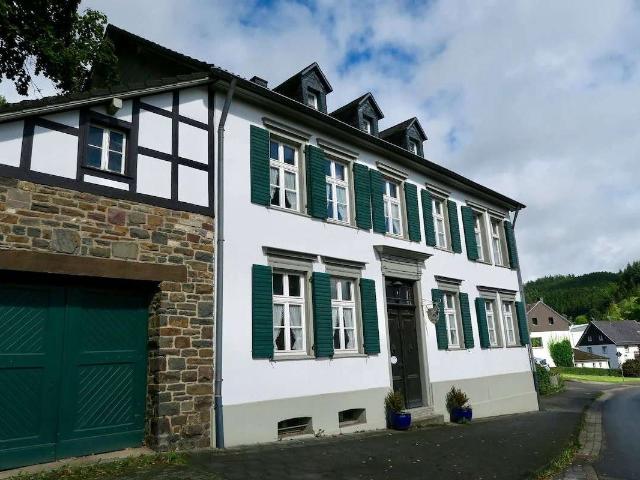 Haus zum Kaufen in Hellenthal 490.000,00 EUR 480 m²