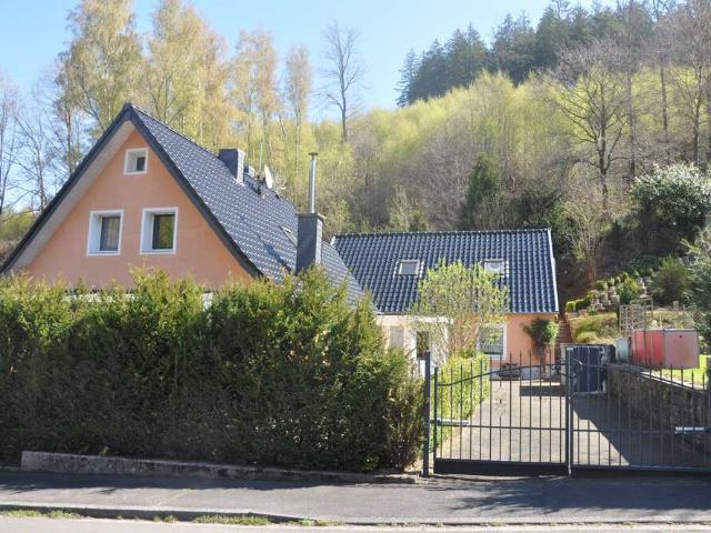 Haus zum Kaufen in Hellenthal 375.000,00 EUR 184 m²