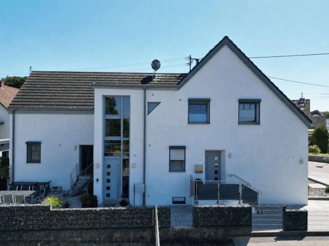 Haus zum Kaufen in Herforst 480.000,00 EUR 219 m²