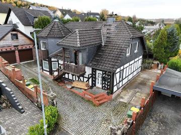 Haus zum Kaufen in Herscheid 449.000,00 EUR 230 m²