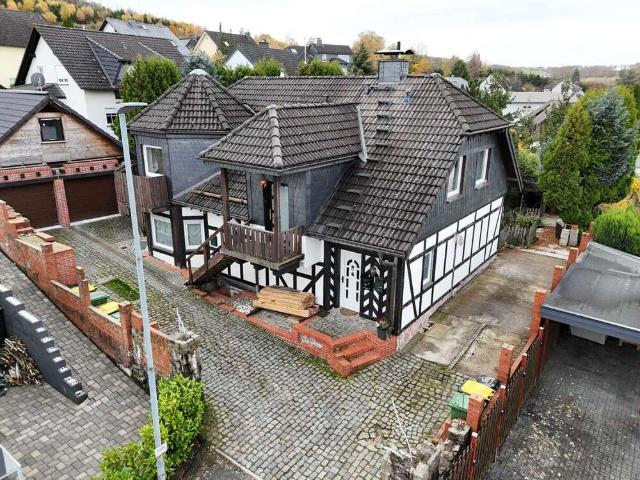 Haus zum Kaufen in Herscheid 449.000,00 EUR 230 m²