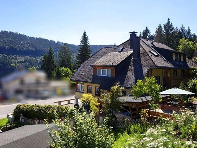 Haus zum Kaufen in Hinterzarten 1.495.000,00 EUR 500 m²
