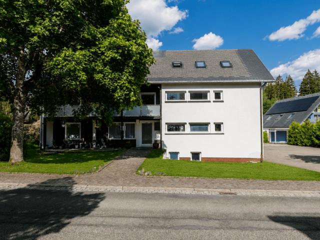 Haus zum Kaufen in Hinterzarten 740.000,00 EUR 354 m²
