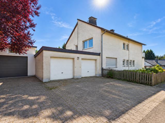 Haus zum Kaufen in Hückeswagen 360.000,00 EUR 210 m²