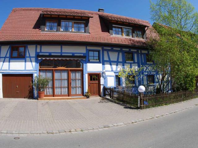 Haus zum Kaufen in Immenstaad am Bodensee 880.000,00 EUR 326 m²