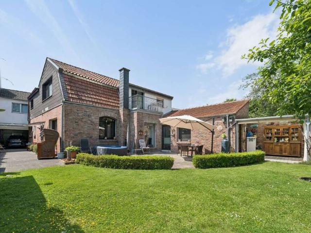 Haus zum Kaufen in Issum 489.000,00 EUR 280 m²