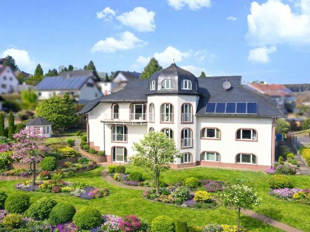 Haus zum Kaufen in Jossgrund Lettgenbrunn 1.298.000,00 EUR 553 m²