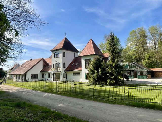 Haus zum Kaufen in Oberndorf am Lech 895.000,00 EUR 244.62 m²