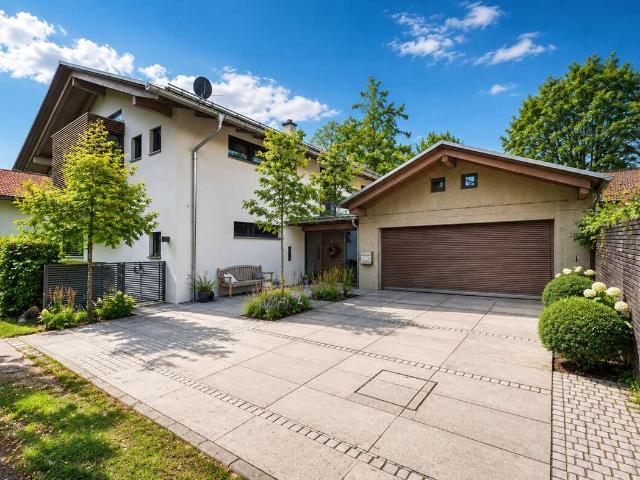 Haus zum Kaufen in Oberhaching 2.985.000,00 EUR 323 m²