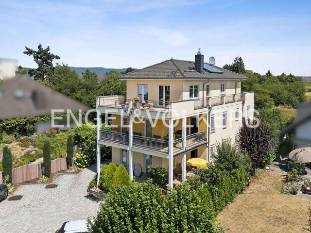 Haus zum Kaufen in Oberursel Taunus 1.590.000,00 EUR 330 m²