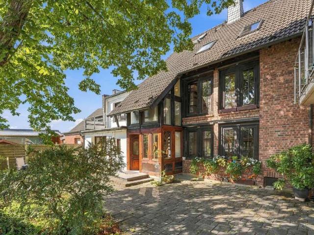 Haus zum Kaufen in Overath 545.000,00 EUR 279 m²