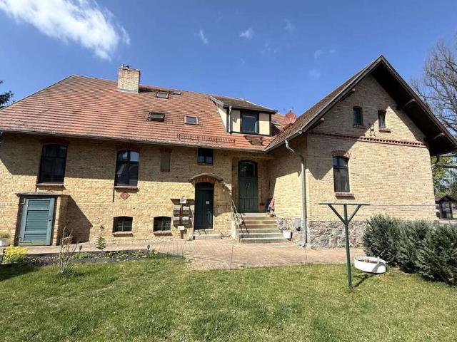 Haus zum Kaufen in Löwenberger Land 670.000,00 EUR 358.55 m²