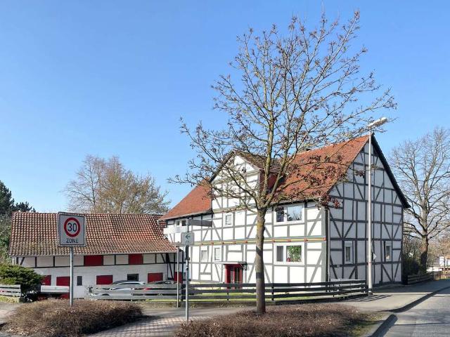 Haus zum Kaufen in Lohfelden 265.000,00 EUR 183 m²