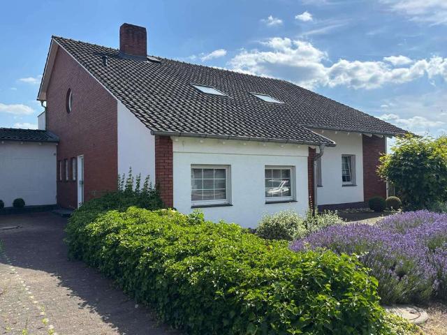 Haus zum Kaufen in Löhne 327.000,00 EUR 230 m²