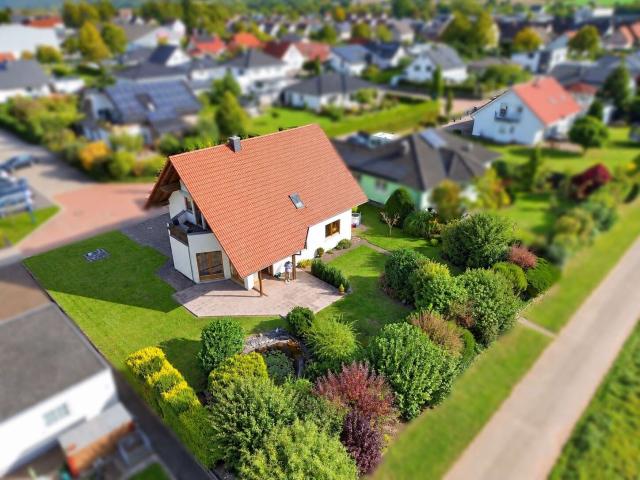 Haus zum Kaufen in Lauenförde 379.000,00 EUR 190.29 m²