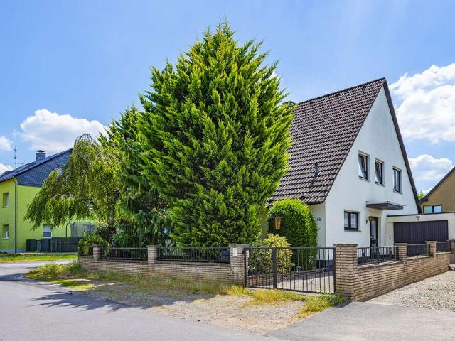 Haus zum Kaufen in Langenfeld 820.000,00 EUR 242.6 m²