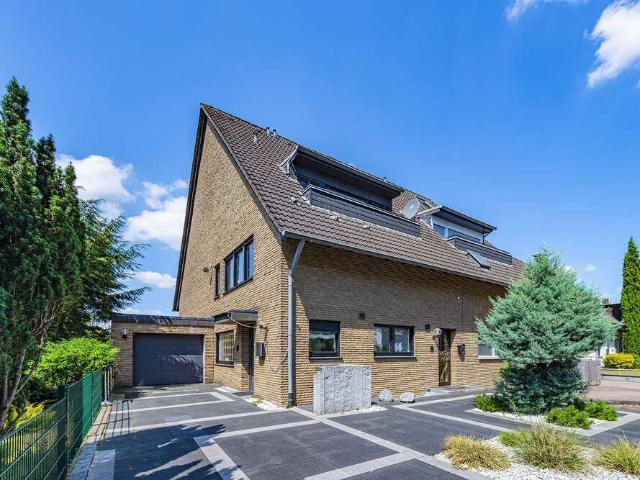 Haus zum Kaufen in Langenfeld 895.000,00 EUR 257 m²