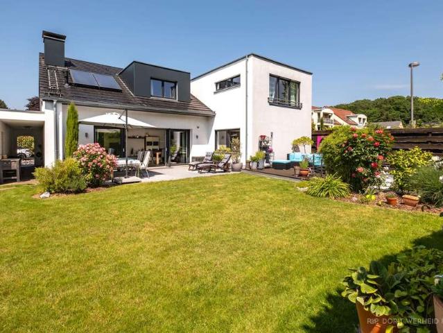 Haus zum Kaufen in Langenfeld 1.390.000,00 EUR 272 m²