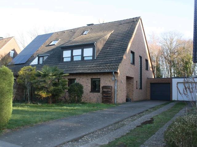 Haus zum Kaufen in Langenfeld Reusrath 570.000,00 EUR 148 m²