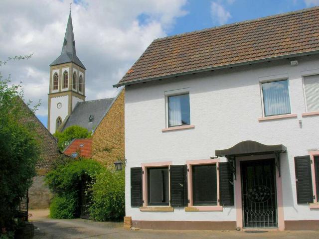 Haus zum Kaufen in Langenlonsheim 496.000,00 EUR 225 m²