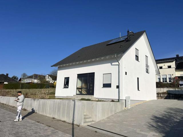 Haus zum Kaufen in Langgöns Oberkleen 649.000,00 EUR 200 m²