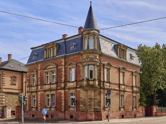 Haus zum Kaufen in Landau 1.075.000,00 EUR 468 m²