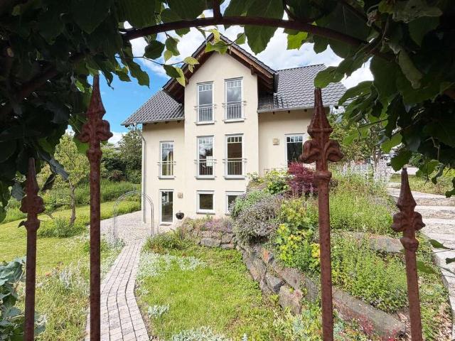 Haus zum Kaufen in Linz am Rhein 549.000,00 EUR 179 m²