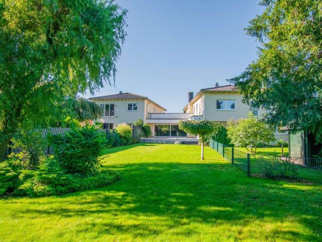 Haus zum Kaufen in Moers 3.150.000,00 EUR 650 m²