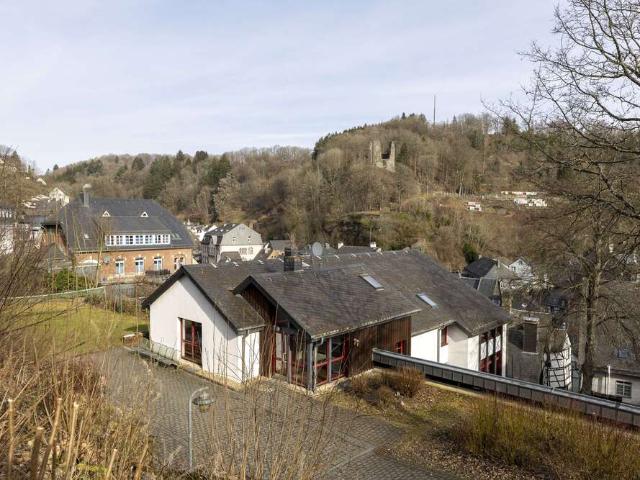 Haus zum Kaufen in Monschau 450.000,00 EUR 626.5 m²