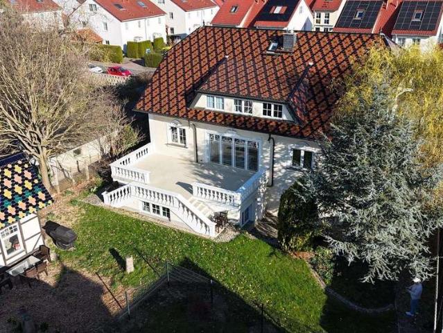 Haus zum Kaufen in Markkleeberg 1.200.000,00 EUR 500 m²