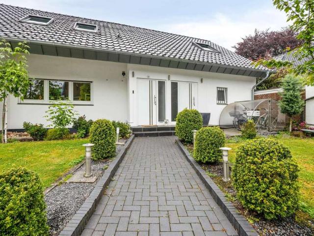 Haus zum Kaufen in Meerbusch 1.285.000,00 EUR 268 m²