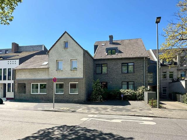 Haus zum Kaufen in Meerbusch 1.550.000,00 EUR 514.7 m²