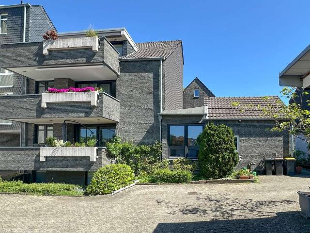 Haus zum Kaufen in Meerbusch 1.550.000,00 EUR 514.7 m²
