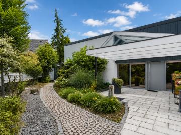 Haus zum Kaufen in Meerbusch 1.690.000,00 EUR 345 m²