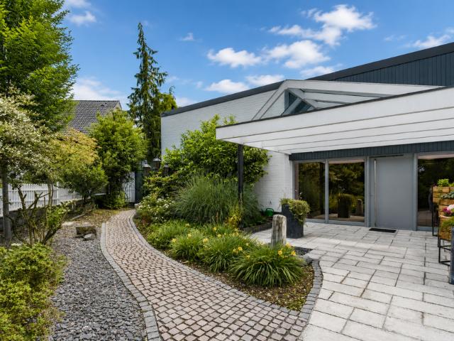Haus zum Kaufen in Meerbusch 1.690.000,00 EUR 345 m²