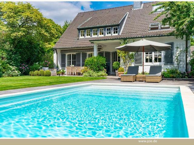 Haus zum Kaufen in Meerbusch 2.450.000,00 EUR 340 m²