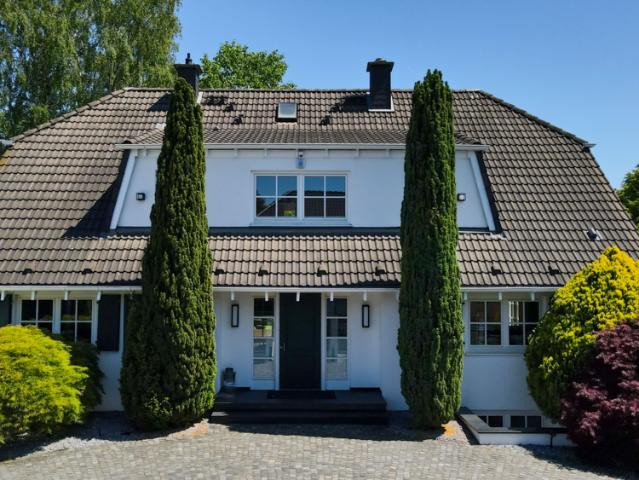 Haus zum Kaufen in Meerbusch 2.490.000,00 EUR 340 m²