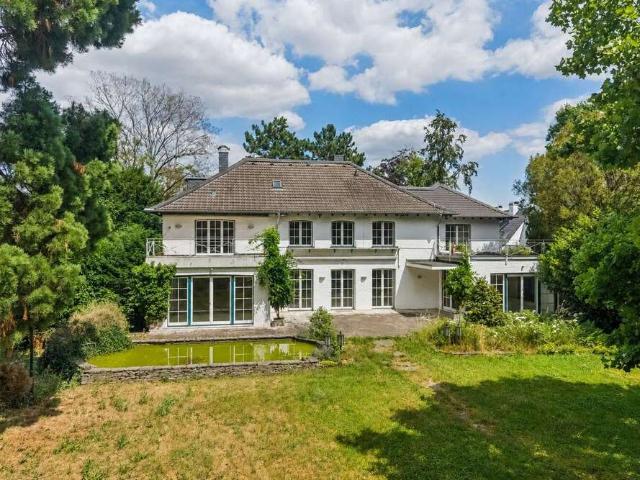 Haus zum Kaufen in Meerbusch 2.490.000,00 EUR 390 m²