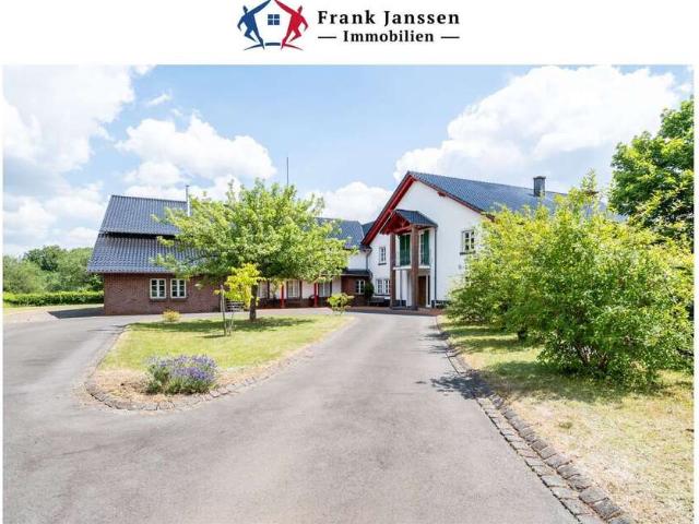 Haus zum Kaufen in Mehren 1.400.000,00 EUR 609 m²