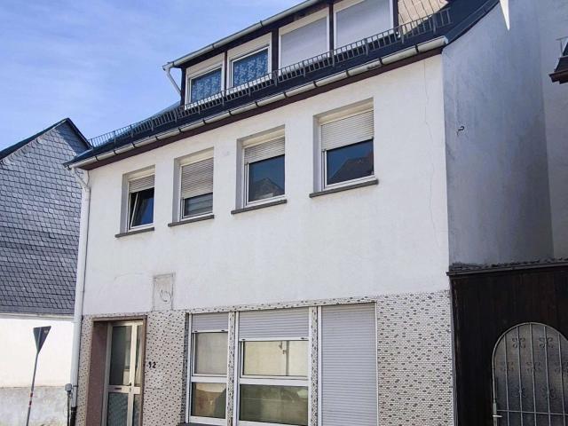 Haus zum Kaufen in Mengerskirchen 269.000,00 EUR 235 m²