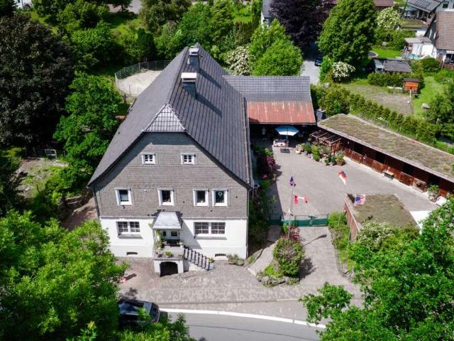 Haus zum Kaufen in Meschede Visbeck 590.000,00 EUR 355.13 m²