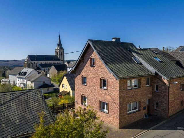 Haus zum Kaufen in Müllenbach 410.000,00 EUR 239.42 m²