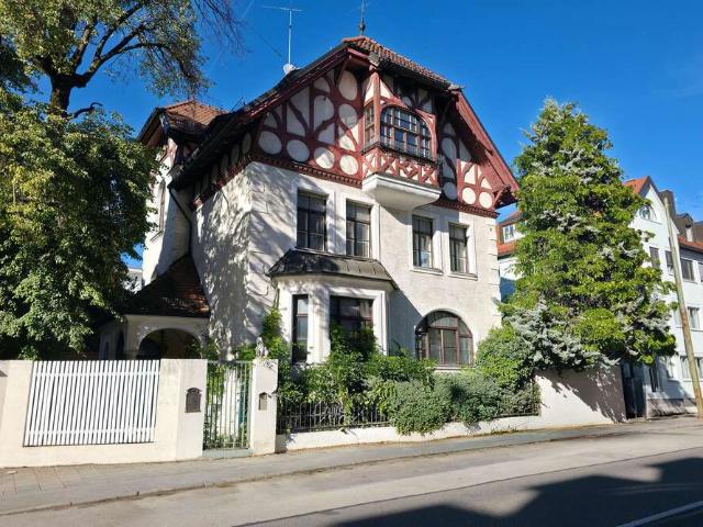 Haus zum Kaufen in München 4.090.000,00 EUR 543.69 m²