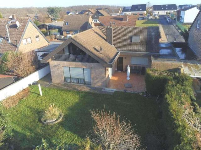 Haus zum Kaufen in Nörvenich 555.000,00 EUR 240 m²