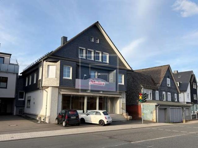 Haus zum Kaufen in Netphen 680.000,00 EUR 241 m²