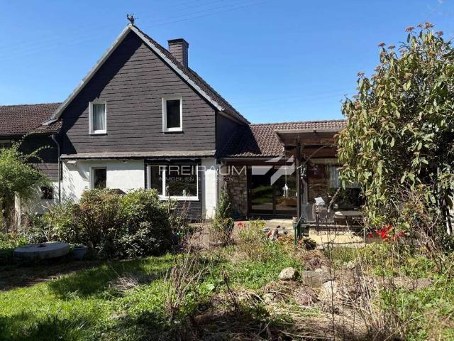 Haus zum Kaufen in Netphen 265.000,00 EUR 224 m²
