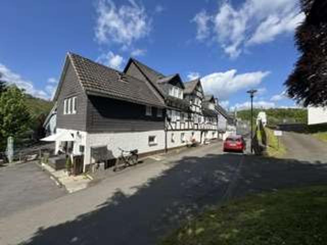 Haus zum Kaufen in Netphen 369.000,00 EUR 406 m²