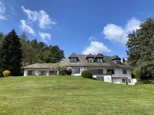 Haus zum Kaufen in Neu Anspach 1.450.000,00 EUR 367 m²