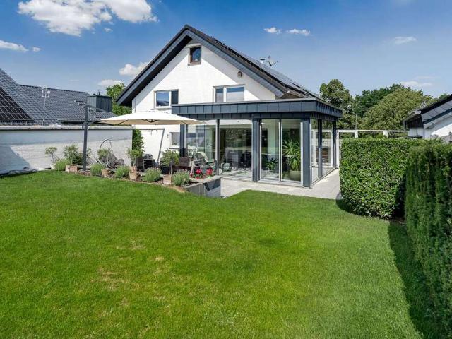 Haus zum Kaufen in Neu Anspach 850.000,00 EUR 212 m²